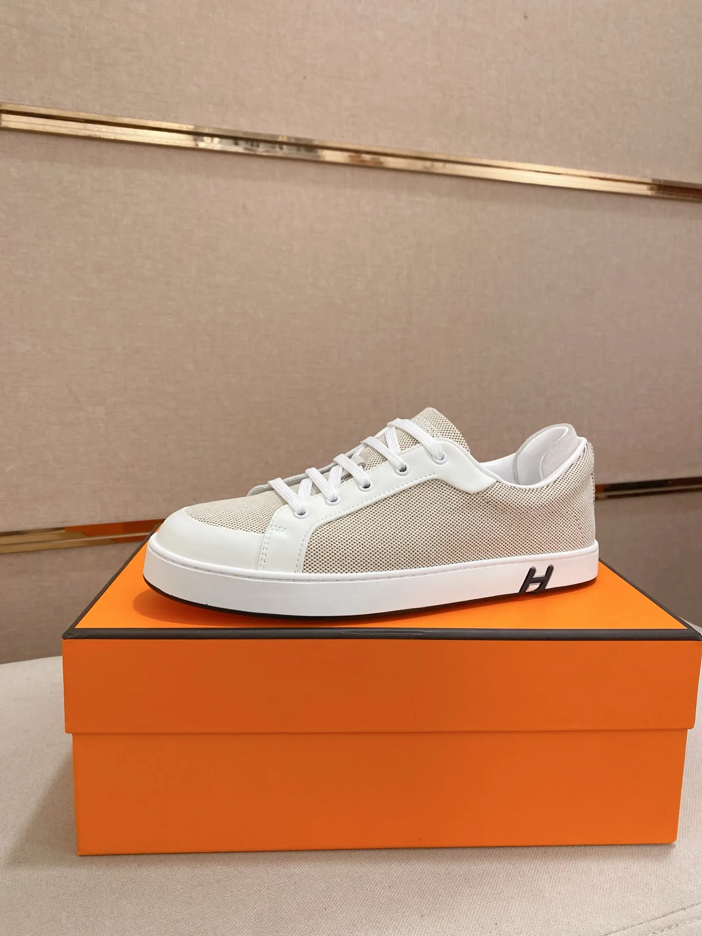 Men's clothing and shoes💰: 442💰《HERMES》【Classic original single version】Hermès; top 🔝purchase agent🔍🔍men's latest 🇺🇸 counter sales simultaneously, imported from Italy original ▲▲cowhide ▲▲ (high-end, nobility, class) ) Exquisite workmanship (Italian 🇮🇹 imported water-dyed 🐂 cowhide lining) sole: original sole provided by the original factory, ⚠️exclusive double-layer activity·TPR·rubber·combined molded outsole; super comfortable·wear-resistant·non-slip·environmental protection The real thing is more beautiful if you take the real thing (high quality, follow the order). You can enter and exit the counter at will * Number of yards: 38-44 (45 can be customized and cannot be returned or exchanged)